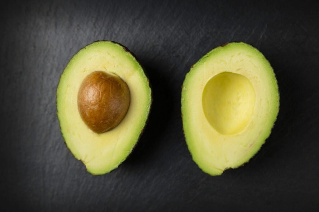 Avocados are packed with monounsaturated fats, vitamin E, and vitamin C, which combat oxidative stress, hydrate the scalp, and promote hair elasticity. Vitamin E acts as a shield against UV damage and pollution, preserving hair integrity. Hair recovery